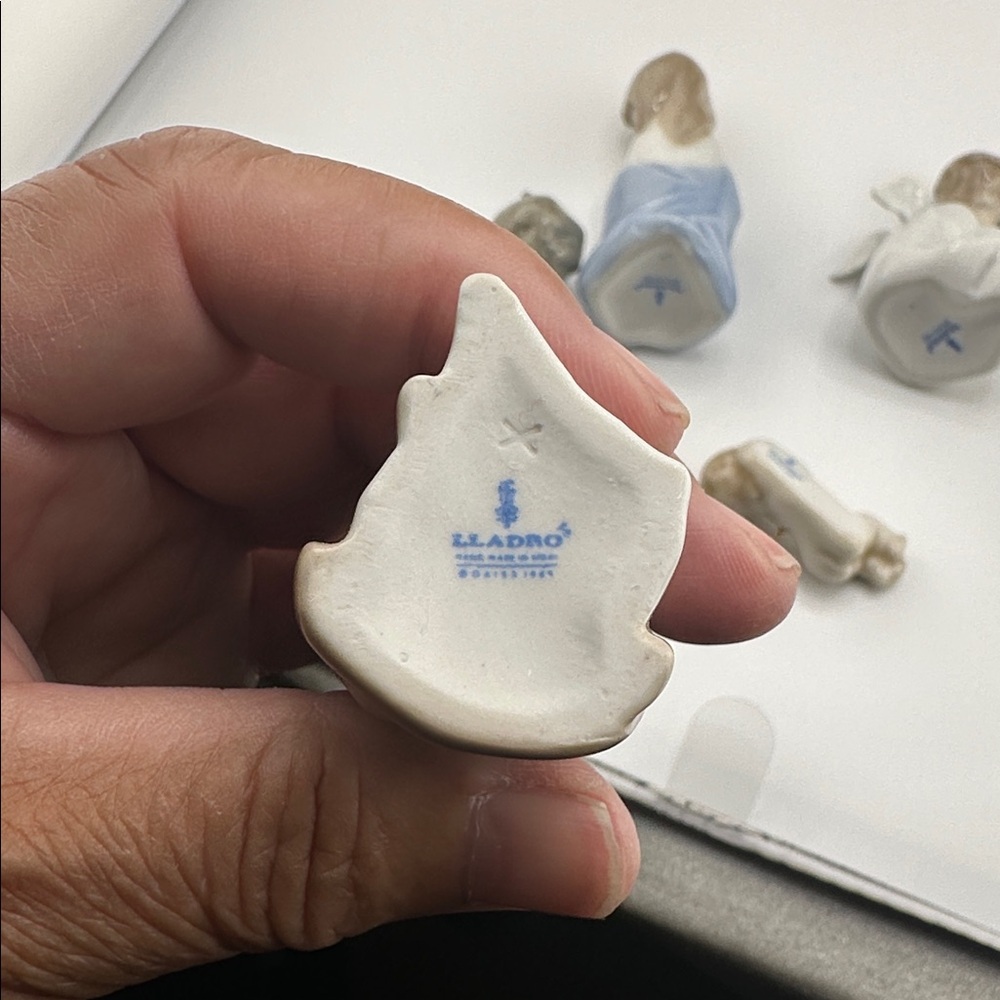 LlADRO Ceramic Nativity Figurine Set - Picture 7 of 7